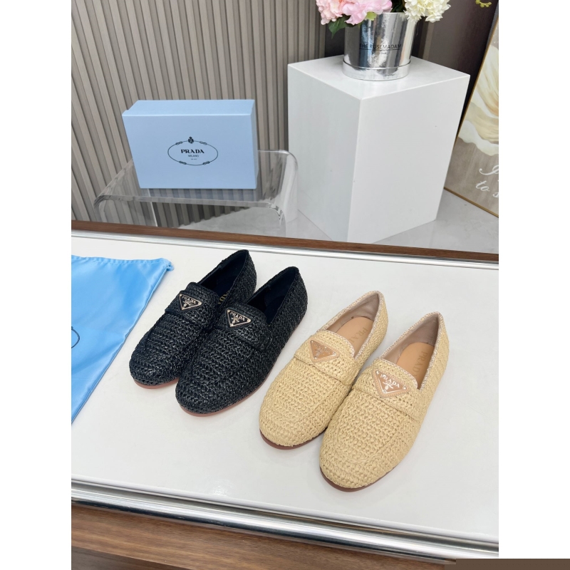 Pra*a leather shoes